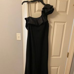 Long black one shoulder dress